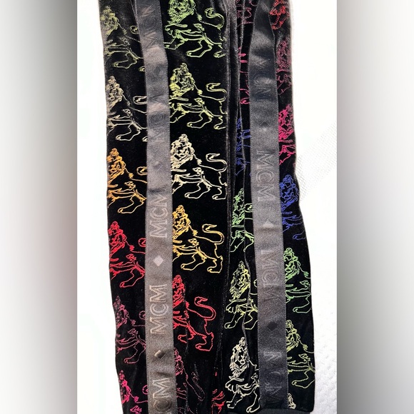 MCM Luxury Velour Jogger Black Multicolor Lion Logo Limited Ed MCM Handbag Brand - Picture 5 of 14